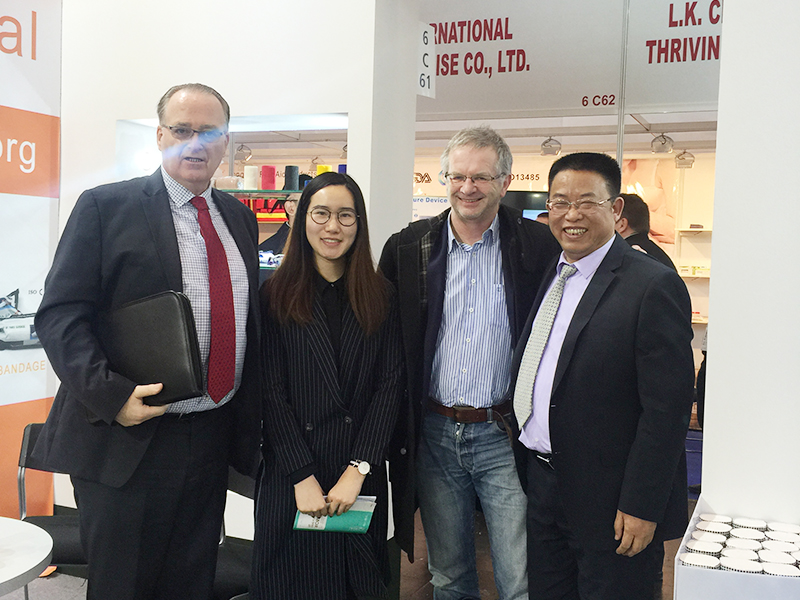 2015年11月華埠集團在德國與客戶商談